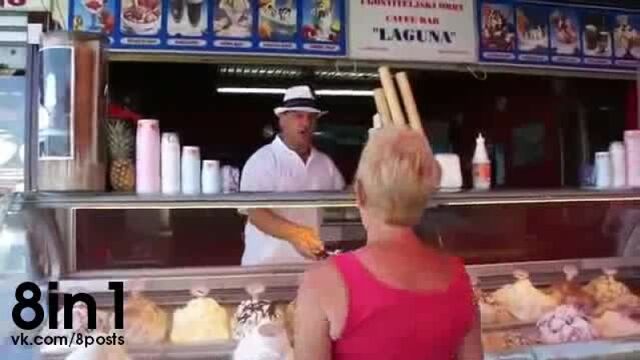 Мороженое на палочке в виде реалистичного мужского члена / An ice cream vendor trap a client with an ice-like penis - video-xxx.org